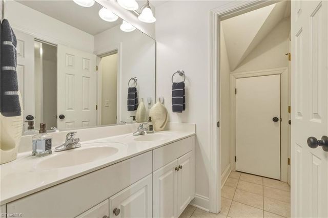 8186 Mcclanahan Drive, Browns Summit, NC 27214