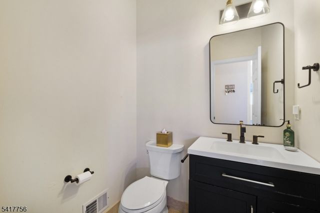 22 Kershaw Ct, Bridgewater Twp., NJ 08807