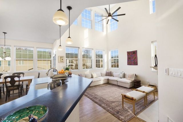 22 Kershaw Ct, Bridgewater Twp., NJ 08807