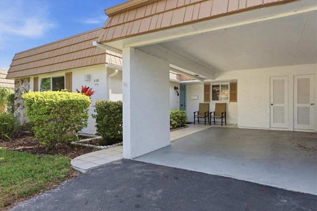 2713 RIVERBLUFF COURT V101, Sarasota, FL 34231