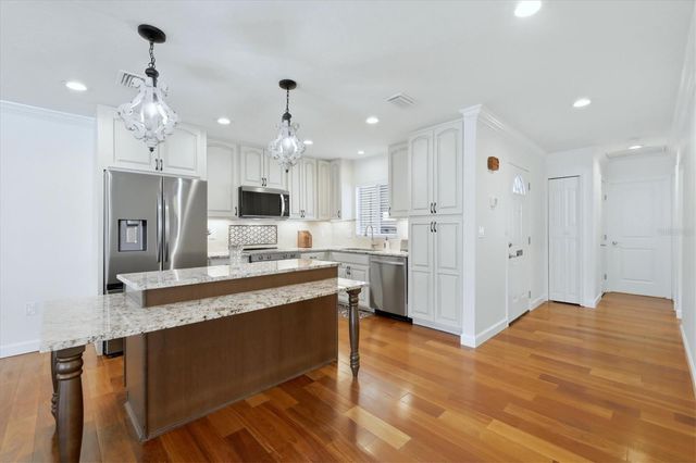 2713 RIVERBLUFF COURT V101, Sarasota, FL 34231