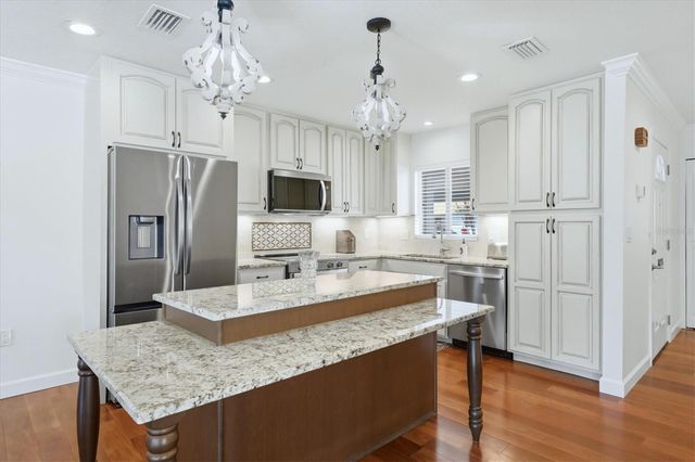 2713 RIVERBLUFF COURT V101, Sarasota, FL 34231