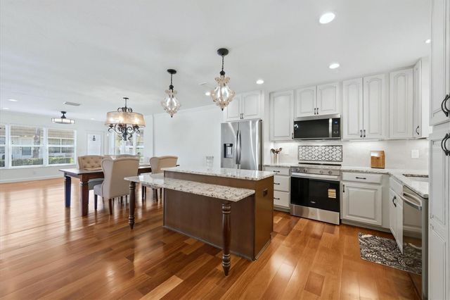 2713 RIVERBLUFF COURT V101, Sarasota, FL 34231