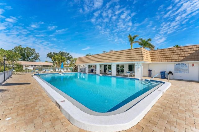 2713 RIVERBLUFF COURT V101, Sarasota, FL 34231