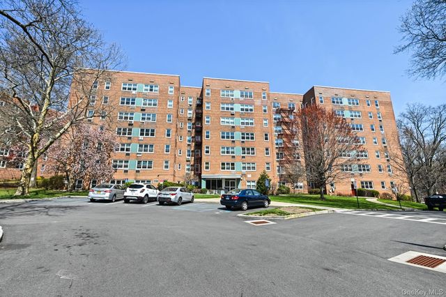 98 DeHaven Drive 2B, Yonkers, NY 10703