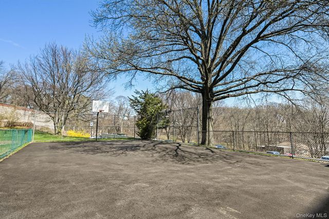 98 DeHaven Drive 2B, Yonkers, NY 10703