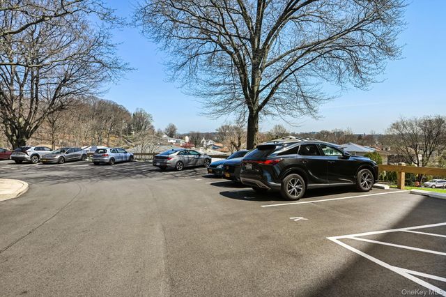 98 DeHaven Drive 2B, Yonkers, NY 10703