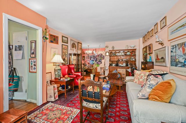 98 DeHaven Drive 2B, Yonkers, NY 10703