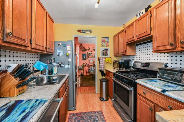 98 DeHaven Drive 2B, Yonkers, NY 10703