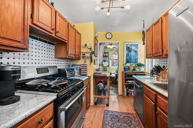 98 DeHaven Drive 2B, Yonkers, NY 10703