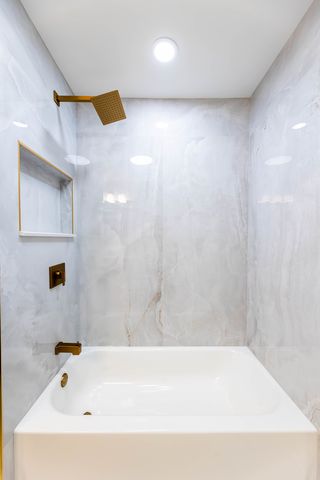 9S215 Florence Avenue, Downers Grove, IL 60516