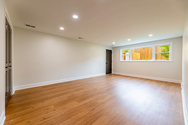 9S215 Florence Avenue, Downers Grove, IL 60516