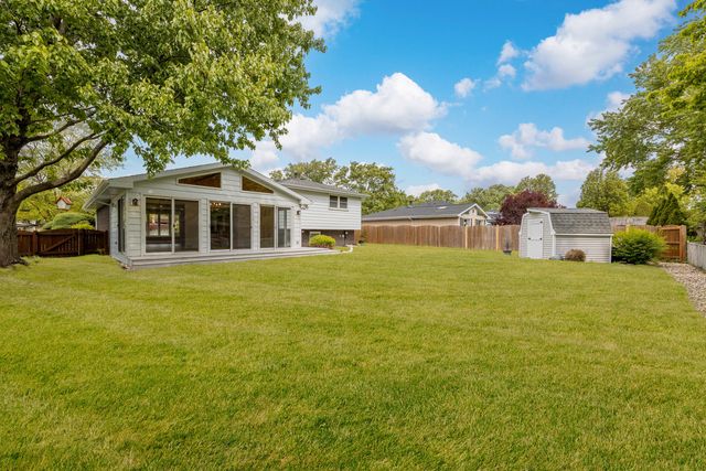 9S215 Florence Avenue, Downers Grove, IL 60516
