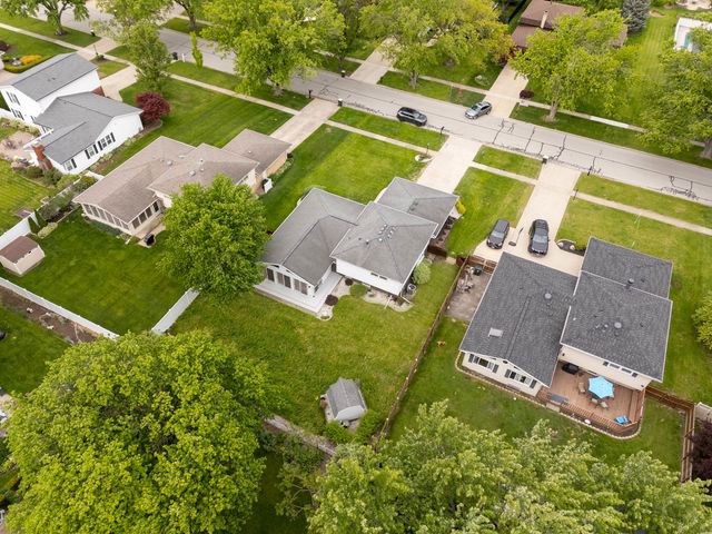 9S215 Florence Avenue, Downers Grove, IL 60516