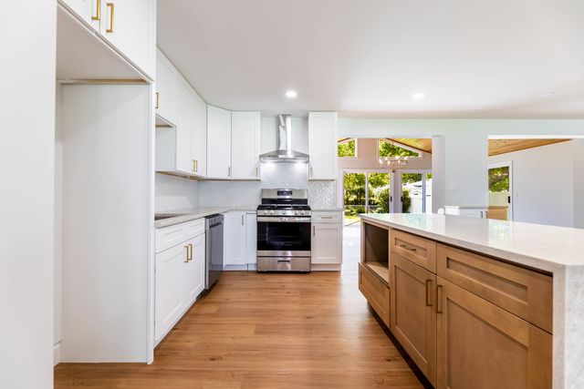 9S215 Florence Avenue, Downers Grove, IL 60516