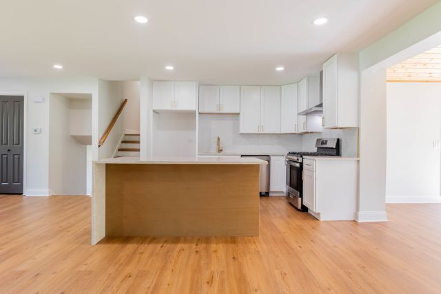 9S215 Florence Avenue, Downers Grove, IL 60516