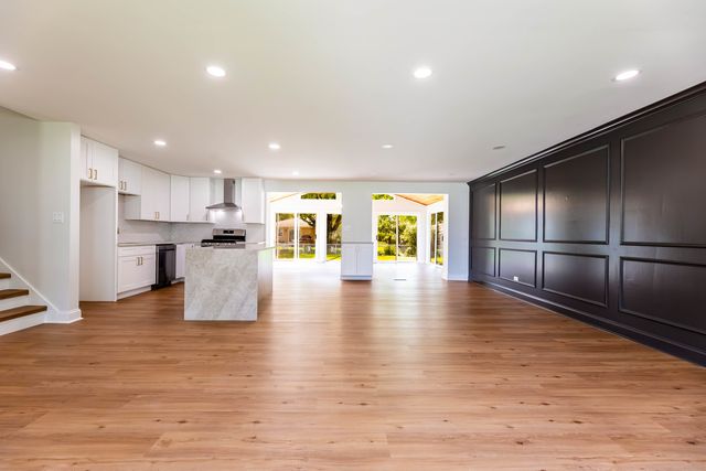 9S215 Florence Avenue, Downers Grove, IL 60516