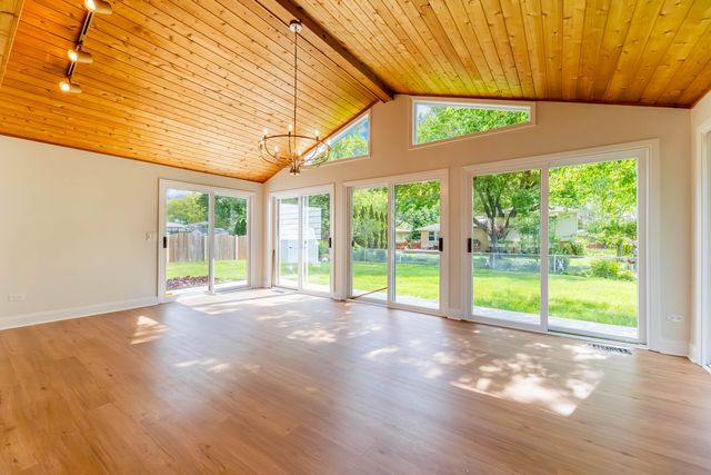 9S215 Florence Avenue, Downers Grove, IL 60516