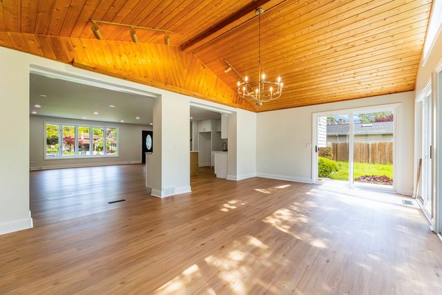 9S215 Florence Avenue, Downers Grove, IL 60516
