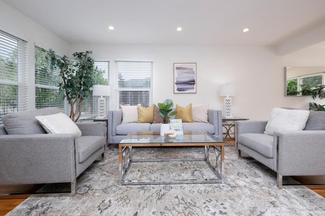 3 Yellowstone Way, Pacifica, CA 94044