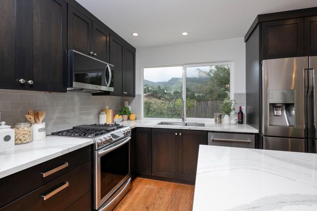 3 Yellowstone Way, Pacifica, CA 94044