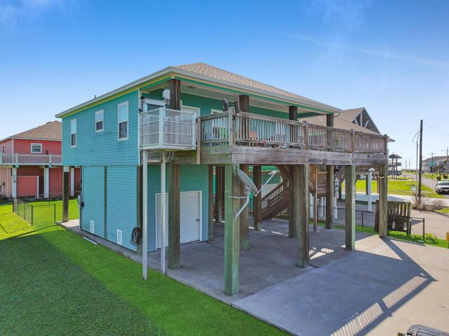 978 Seadrift Drive, Crystal Beach, TX 77650