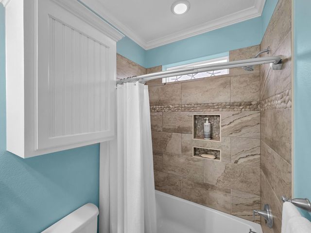 978 Seadrift Drive, Crystal Beach, TX 77650