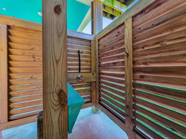 978 Seadrift Drive, Crystal Beach, TX 77650