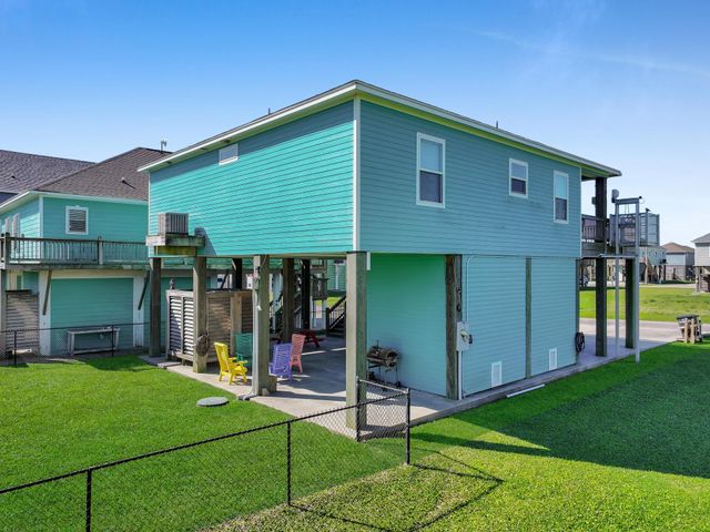 978 Seadrift Drive, Crystal Beach, TX 77650
