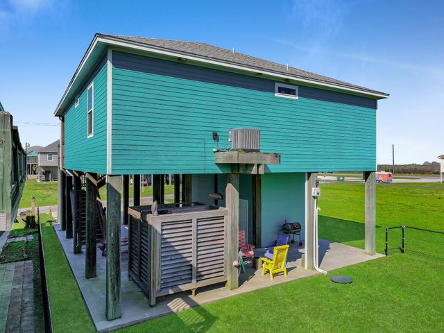 978 Seadrift Drive, Crystal Beach, TX 77650