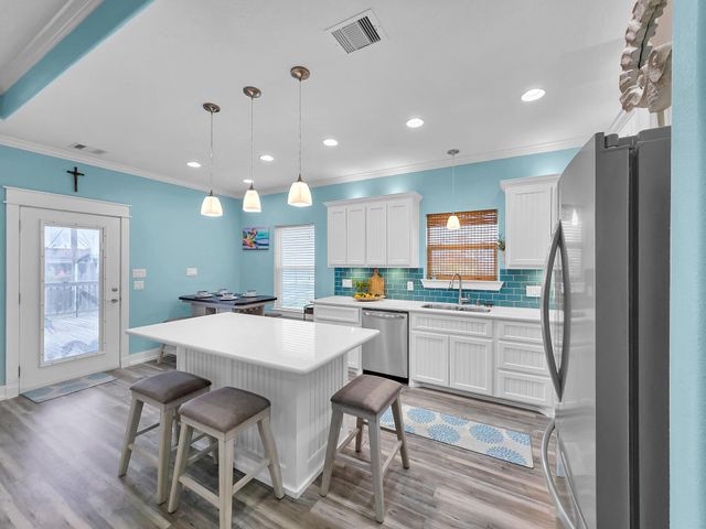 978 Seadrift Drive, Crystal Beach, TX 77650