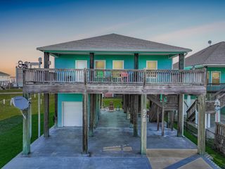 978 Seadrift Drive, Crystal Beach, TX 77650