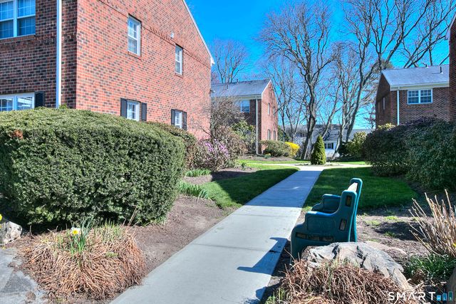 245 Unquowa Road 27, Fairfield, CT 06824