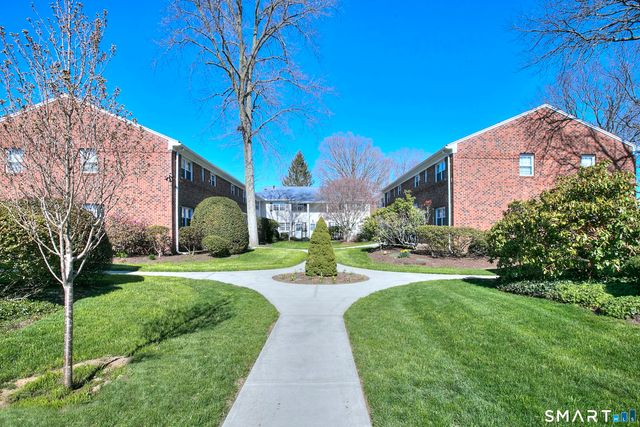 245 Unquowa Road 27, Fairfield, CT 06824