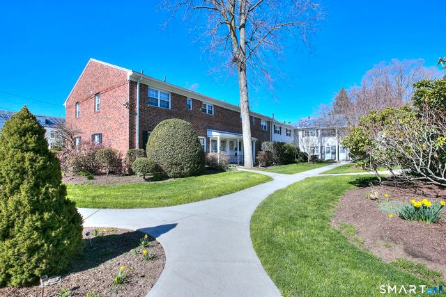 245 Unquowa Road 27, Fairfield, CT 06824