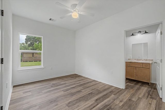 517 E Linney Street, Dayton, TX 77535