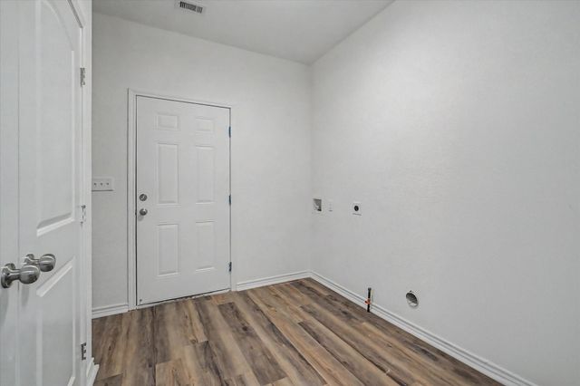 517 E Linney Street, Dayton, TX 77535