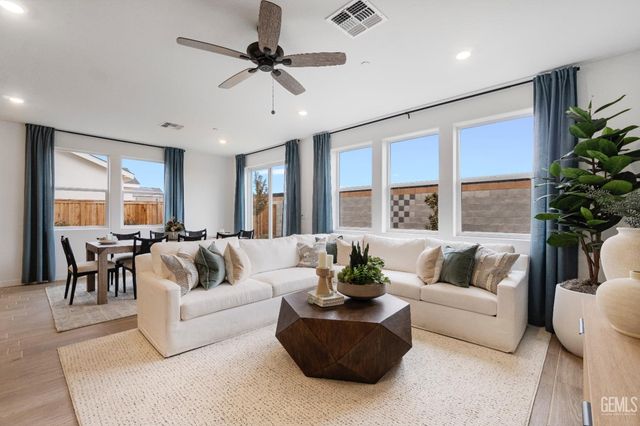 3826 Hickory Village Lane, Shafter, CA 93263