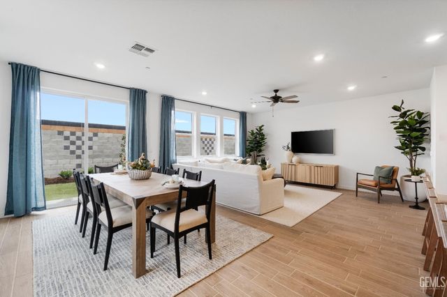 3826 Hickory Village Lane, Shafter, CA 93263