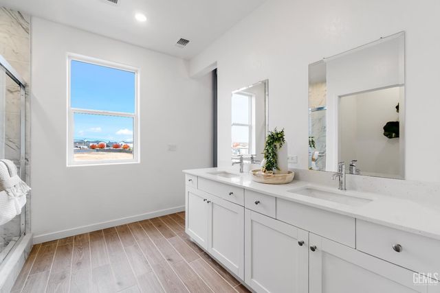 3826 Hickory Village Lane, Shafter, CA 93263