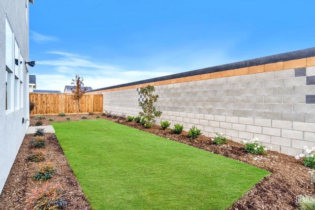 3826 Hickory Village Lane, Shafter, CA 93263