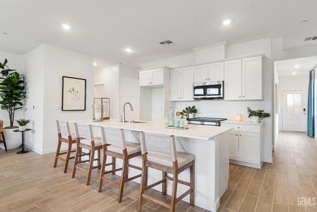 3826 Hickory Village Lane, Shafter, CA 93263