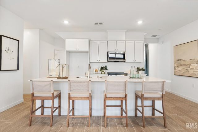 3826 Hickory Village Lane, Shafter, CA 93263