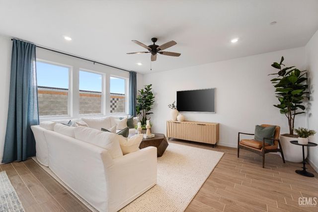 3826 Hickory Village Lane, Shafter, CA 93263