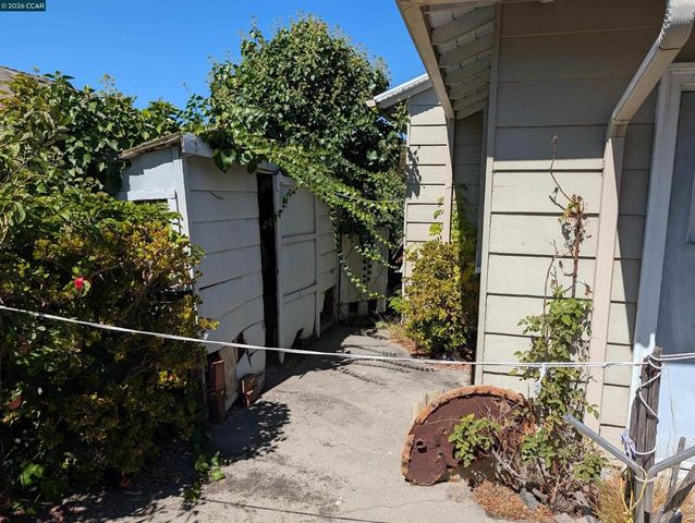 343 Carlston St, Richmond, CA 94805