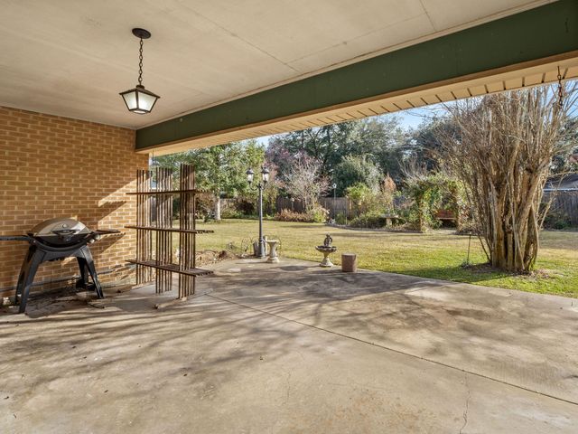 2011 Hampton St, Deridder, LA 70634
