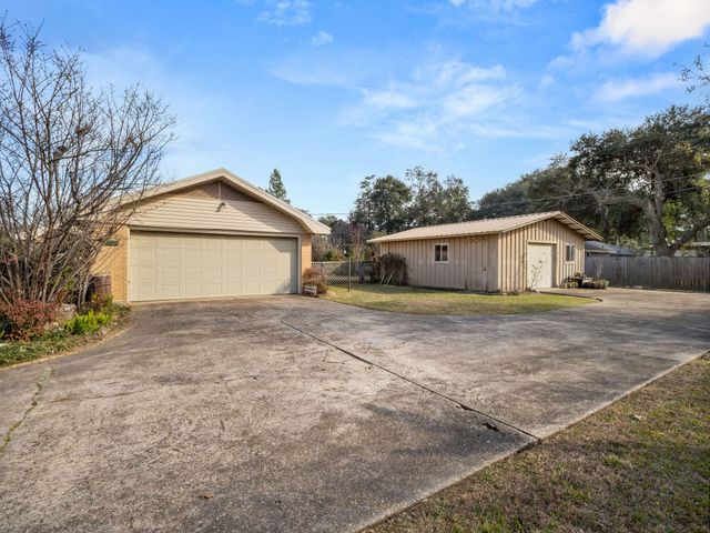 2011 Hampton St, Deridder, LA 70634