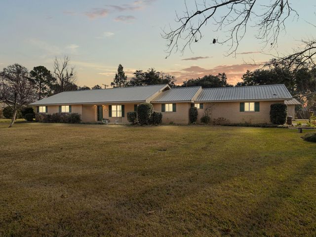 2011 Hampton St, Deridder, LA 70634
