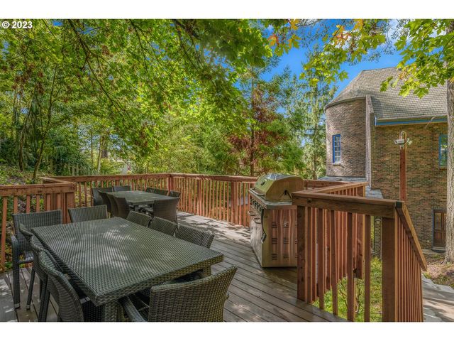 4224 Sw MELVILLE Ave, Portland, OR 97239