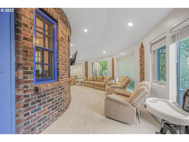 4224 Sw MELVILLE Ave, Portland, OR 97239